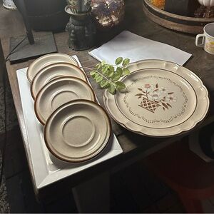 Vintage Cottagecore Floral Pattern Dinner Plate and 4 saucer set